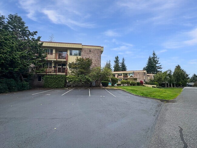 Primary Photo - Beautiful and Bright View Ridge Condo