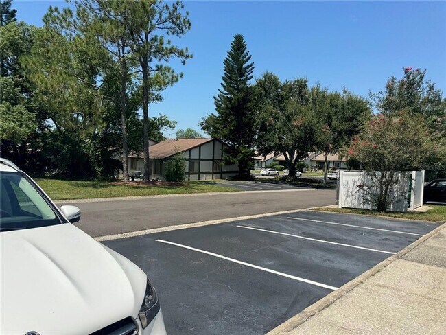 Building Photo - 2928 Bancroft Cir E