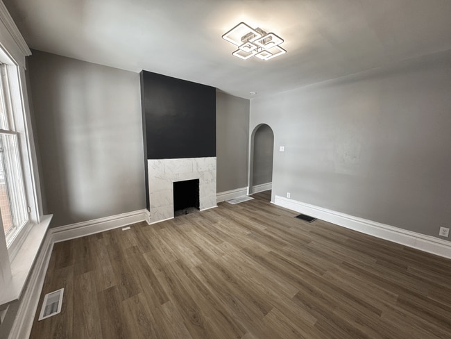 Building Photo - 328 Wyandotte Ave