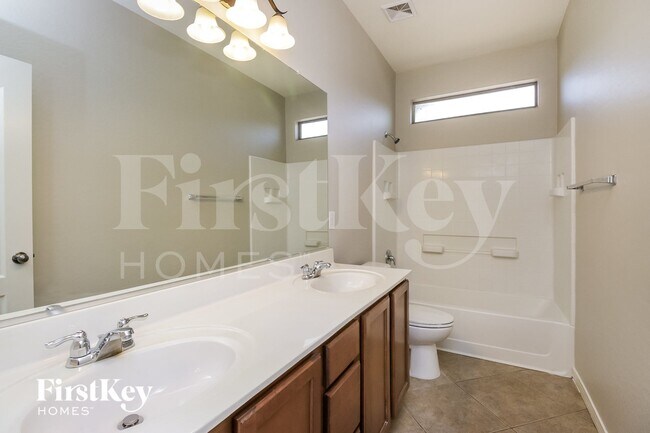 Building Photo - 635 W Desert Hills Dr