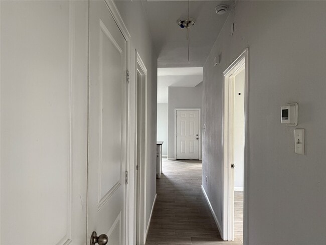 Building Photo - 4509 Larkspur St