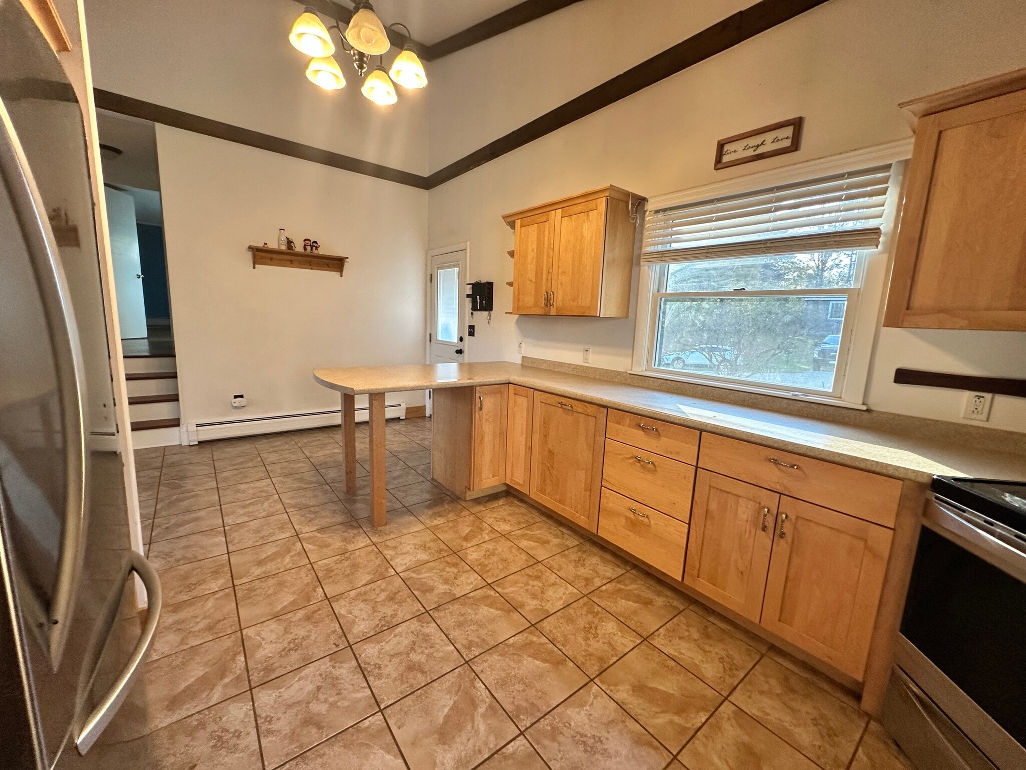 Kitchen + Main Entrance - 142 Bunker Hill Cir