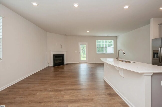 Building Photo - 305 Rodessa Ln