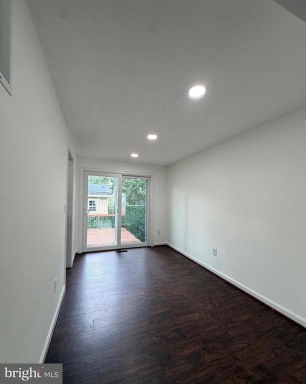 Building Photo - 1358 Raleigh Dr