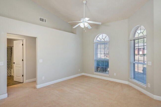 Building Photo - 654 Territory Ln