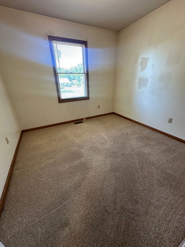 Building Photo - 1003 Zollinger Rd