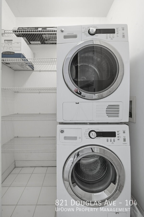 Building Photo - 821 Douglas Ave