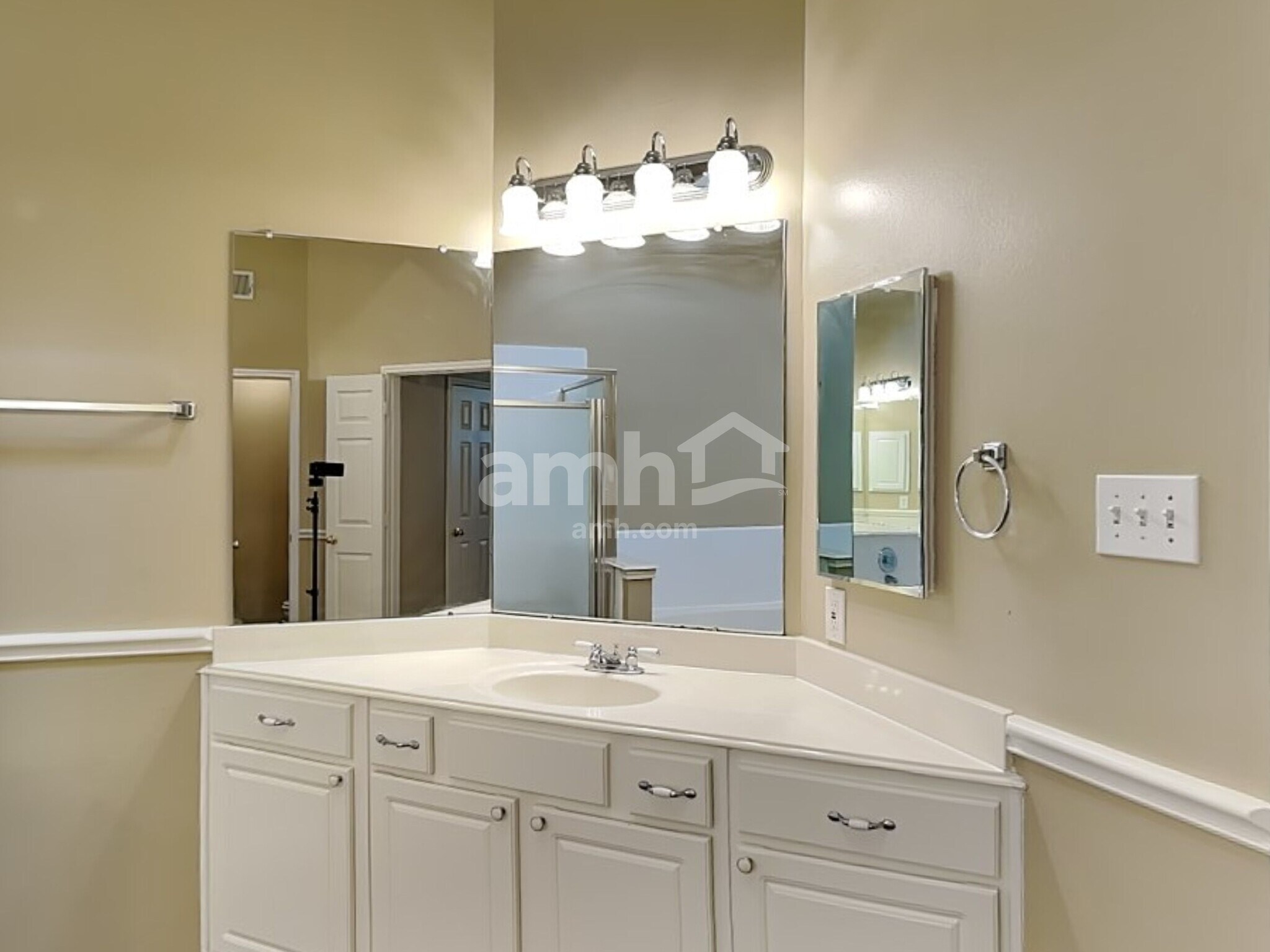 Building Photo - 1907 W Welsford Dr