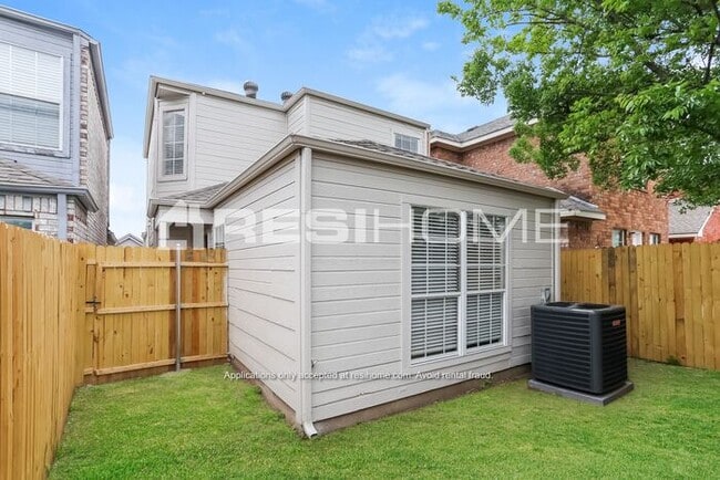 Building Photo - 907 Fairbanks Cir