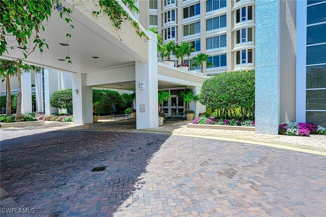 Building Photo - 7117 Pelican Bay Blvd