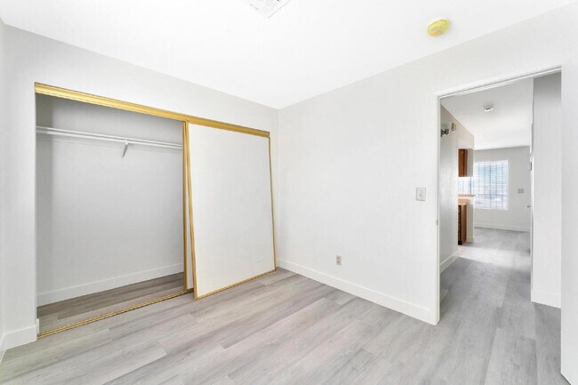 Building Photo - 2257 Exeter Dr