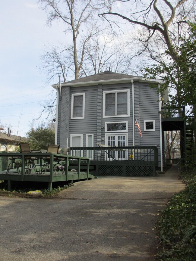 Building Photo - 856 Monroe Dr NE