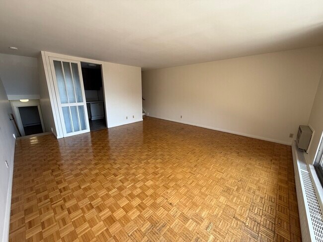 Building Photo - 125 Chiswick Rd