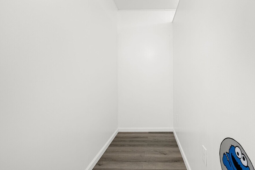 Building Photo - 5750 Whipshaw Rd