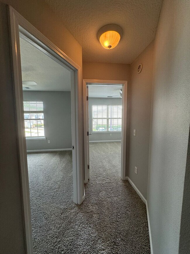 Building Photo - Renovated Townhome in Live Oak.  Available mid January.