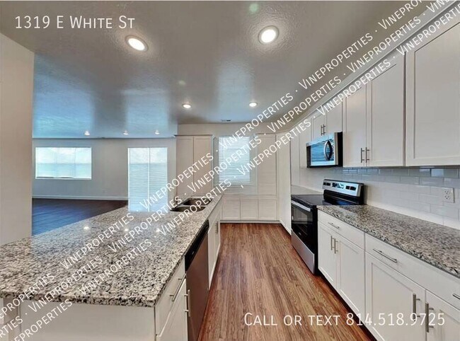 Building Photo - 1319 E White St