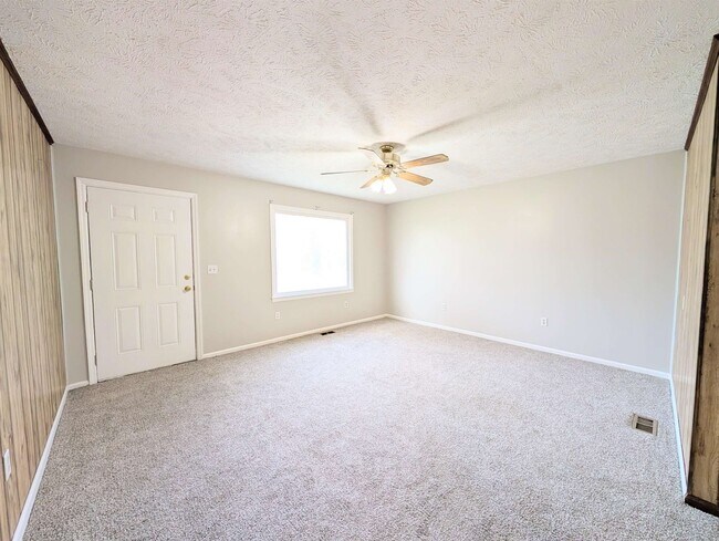 Building Photo - 6003 Sunrise Dr