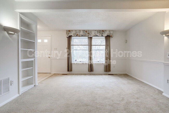 Building Photo - 5328 Larochelle Ct