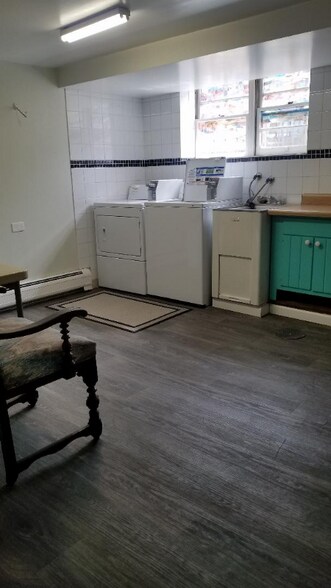 Building Photo - 3376 S Sherman St