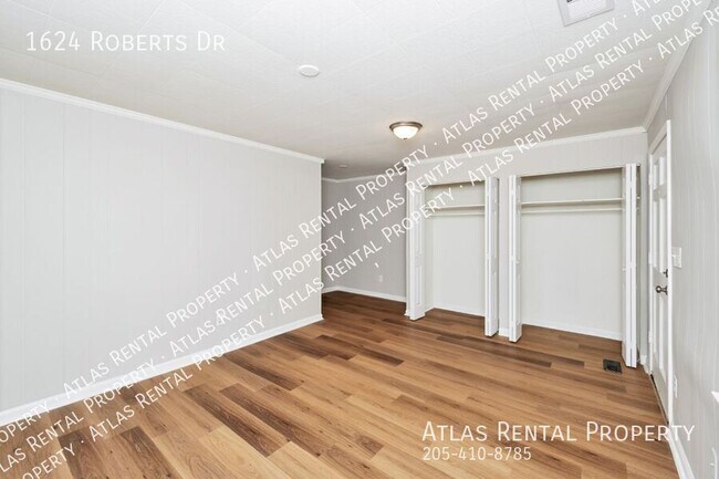 Building Photo - 1624 Roberts Dr