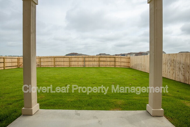 Building Photo - 571 Pebble Bend