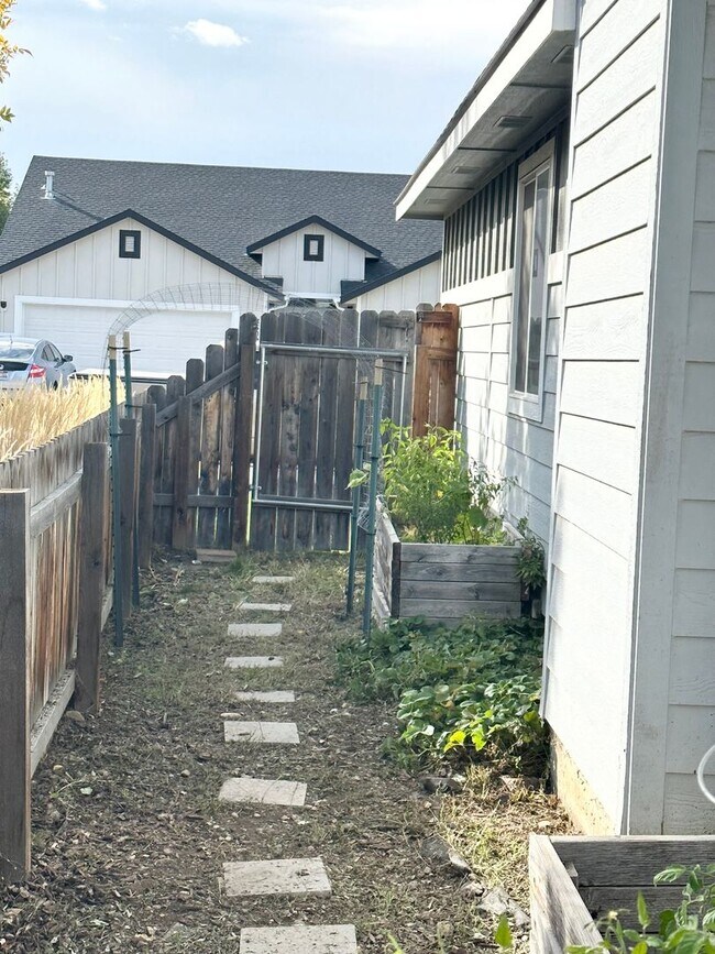 Building Photo - 3520 N Cooper Ave