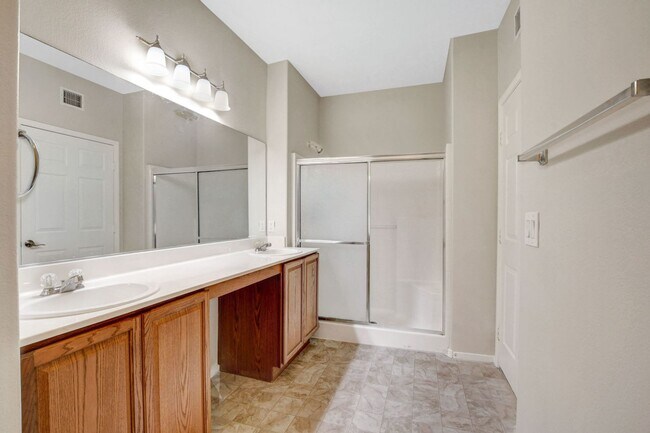 Building Photo - FIRST FLOOR CONDO IN GATED COMMUNITY W/ SINGLE CAR GARAGE