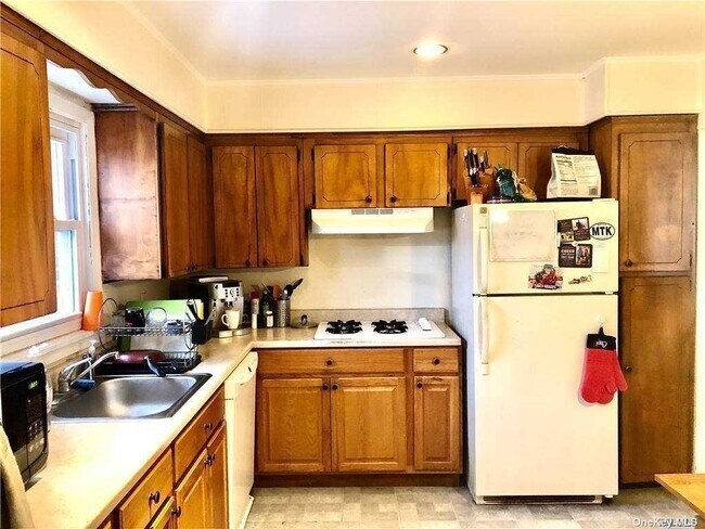 Building Photo - 637 W Penn St