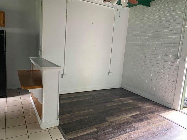 Building Photo - 428 W Locust St