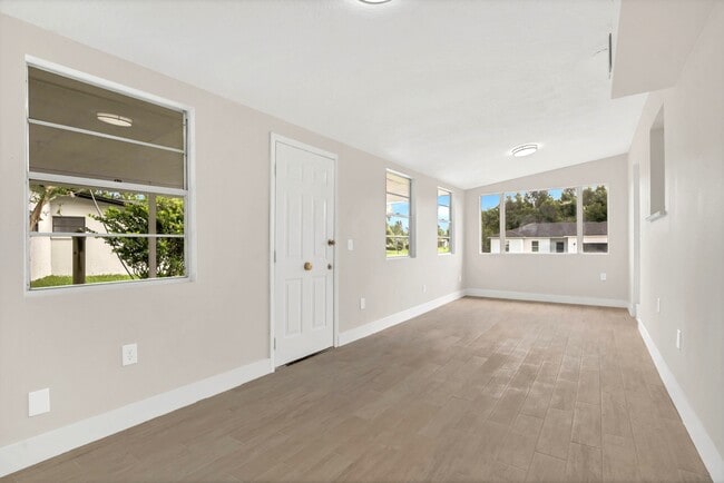 Building Photo - 1516 Zinnia Dr
