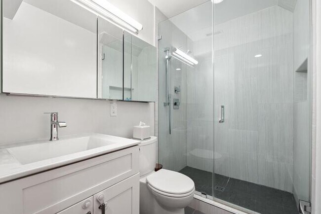 Building Photo - 1710 Summit Pl NW