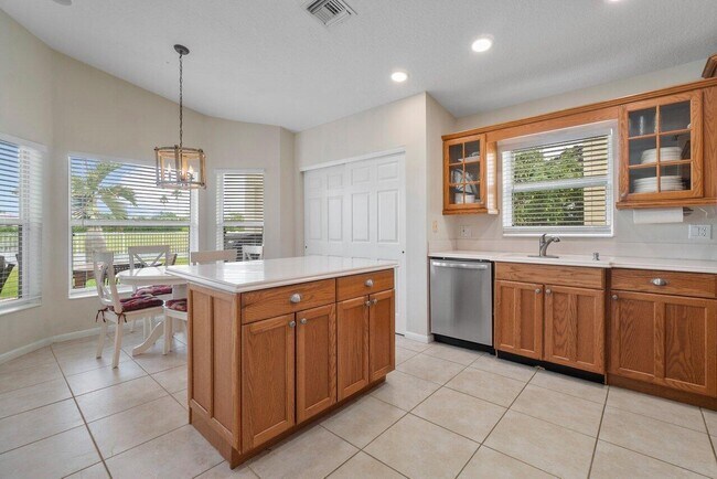 Building Photo - 2453 Country Golf Dr