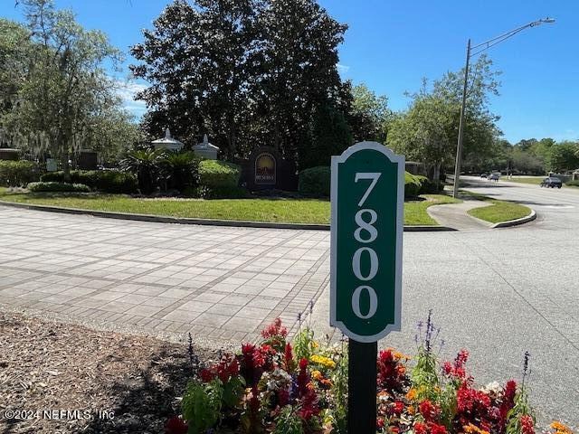 Building Photo - 7800 Point Meadows Dr