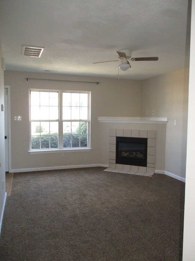 Building Photo - Lovely two bedroom, two and a half bathroo...