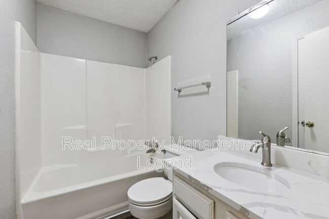 Building Photo - 1156 Mountain View St