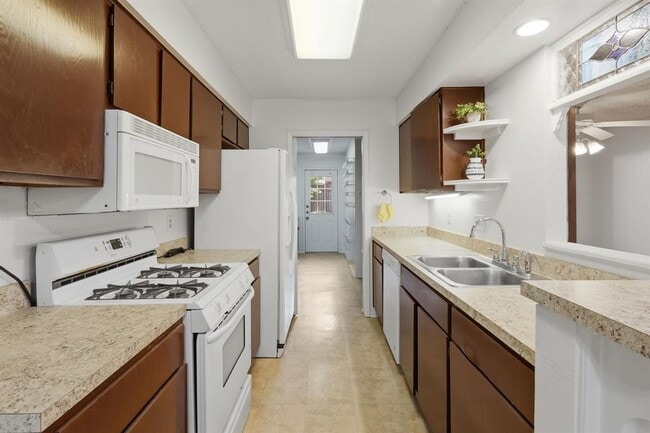 Building Photo - 12416 Deer Falls Dr