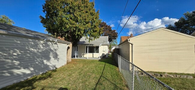 Building Photo - 4924 Hipp St