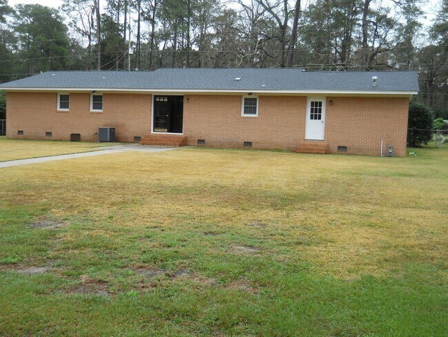Building Photo - Cute home off Jerry Jones
