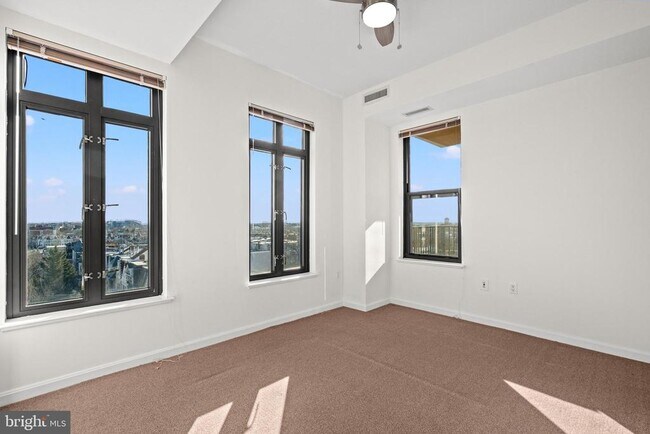 Building Photo - 1390 Kenyon St NW