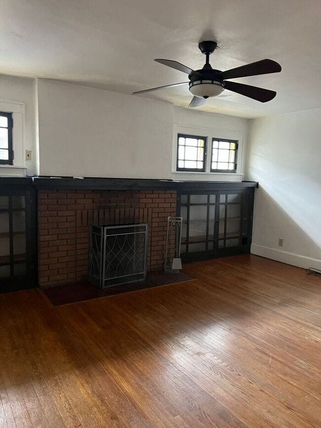 Building Photo - 2 Bedroom w/Partially Finished Basement