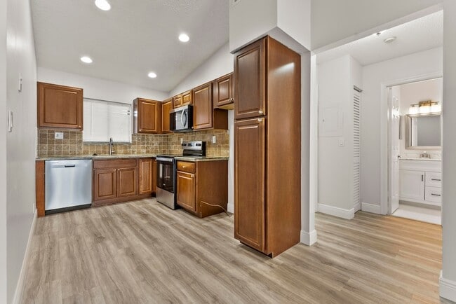 Building Photo - 2900 Olivewood Terrace
