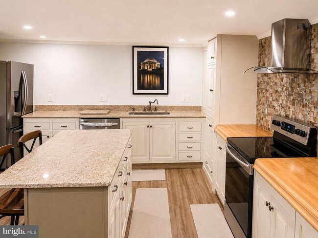Building Photo - 216 Stern Cove
