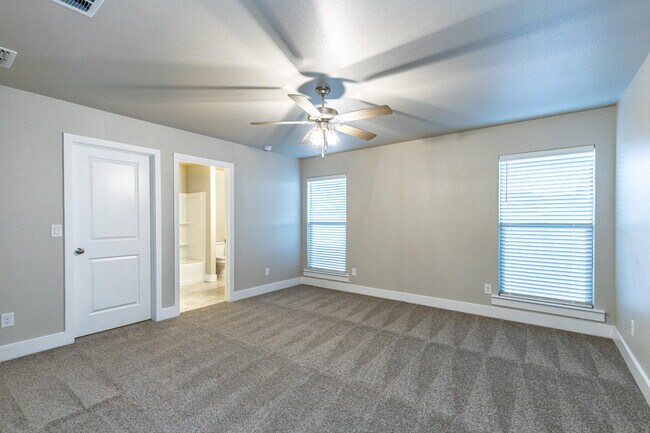 Building Photo - 13605 Avenue R