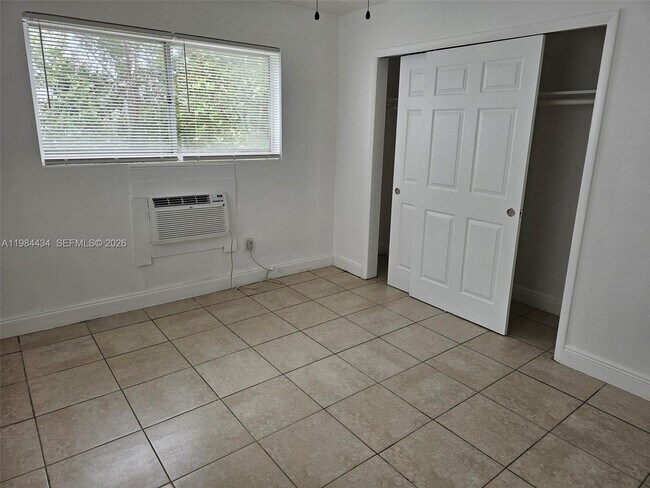 Building Photo - 16851 NE 21st Ave