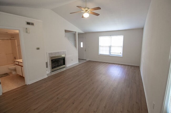 Building Photo - 5200-5202 Tessa Way