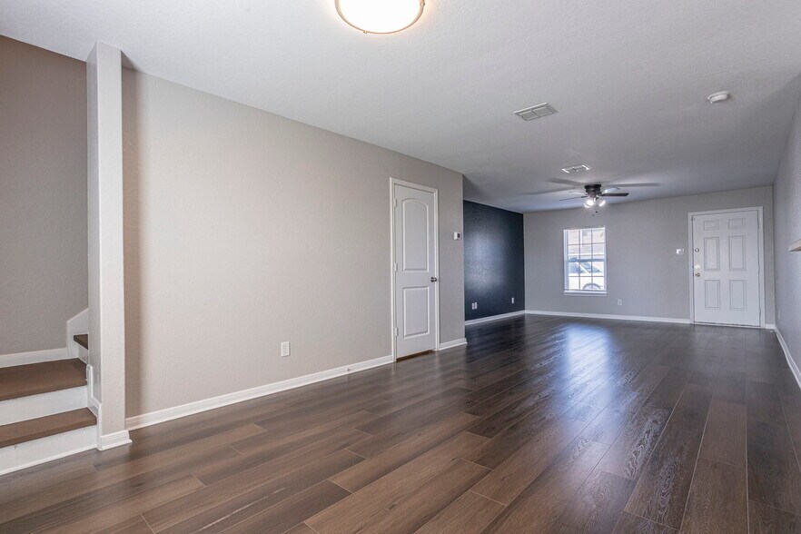 Building Photo - 6742 Sabinal