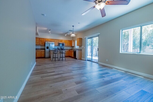 Building Photo - 2723 E Schiliro Cir