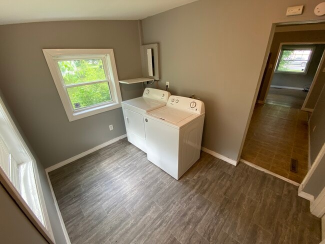 Building Photo - 1539 N Hickory Rd