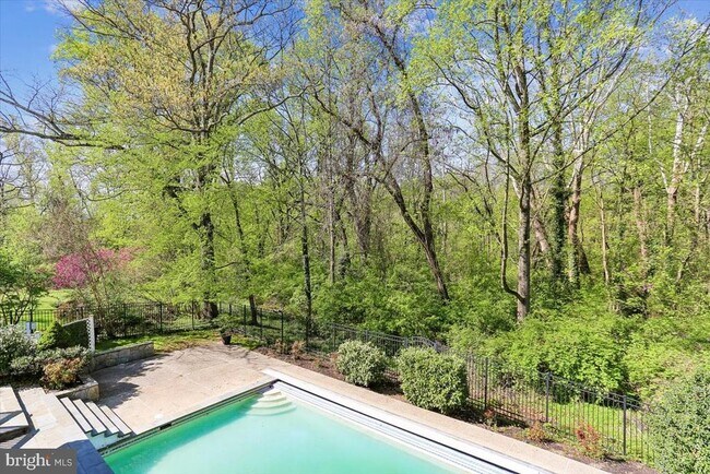Building Photo - 4902 De Russey Pkwy