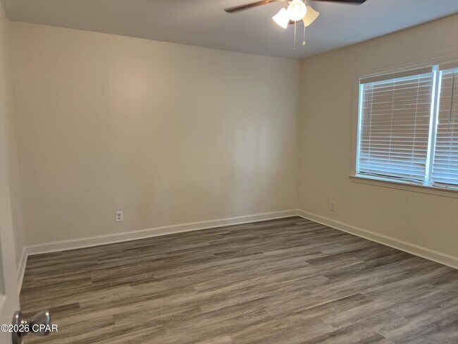 Building Photo - 4900 S Lakewood Dr
